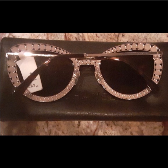 NEW, AUTHENTIC CHANEL CH 4236 H43 Sunglasses - Picture 6 of 7